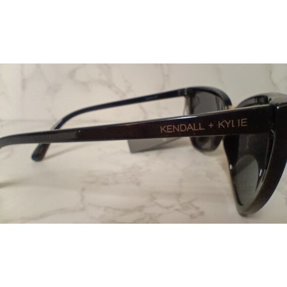KENDALL + KYLIE "Clara" Black Oversized Womens Cat Eye Sunglasses - NEW - Picture 3 of 7